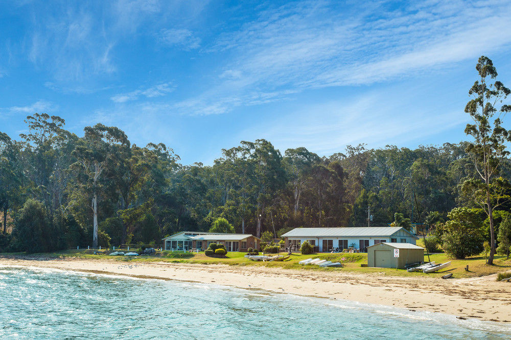 Quarantine Bay Beach Cottages Eden Bagian luar foto