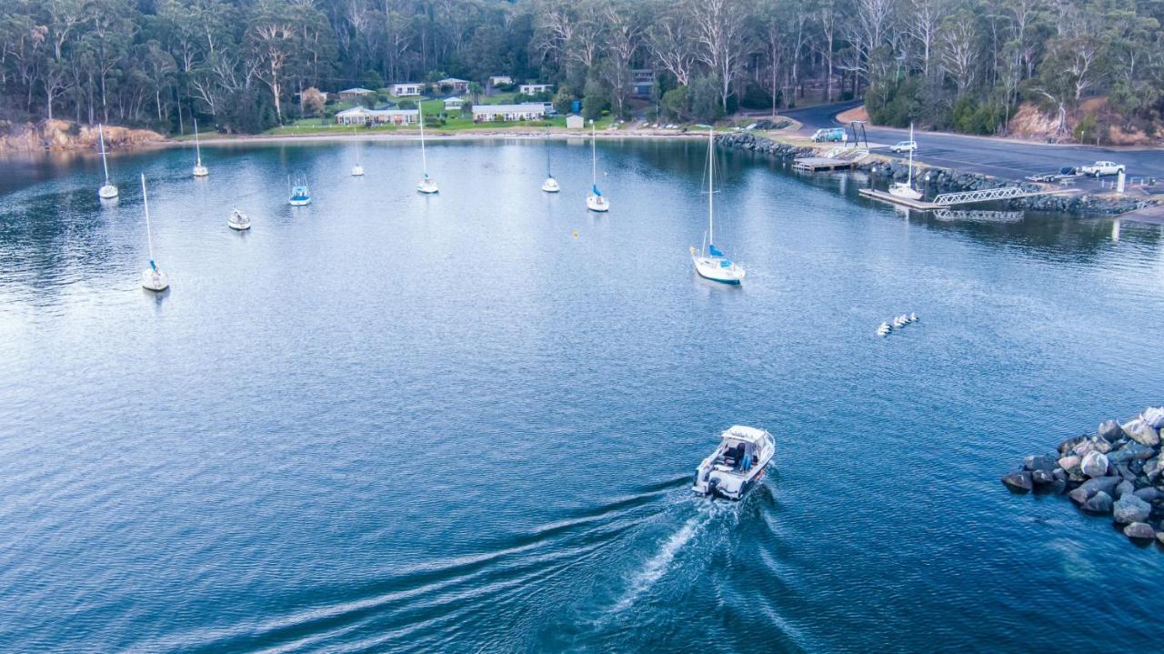 Quarantine Bay Beach Cottages Eden Bagian luar foto
